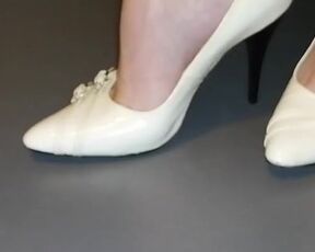 Lady Lee Sexy White Shoes.(video Short Version)