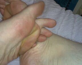 Foot Fetish Exhibitionist PinkMoonLust Hairy Girlfriend Hirsutism Hairiest Onlyfans PAWG Feet Foot