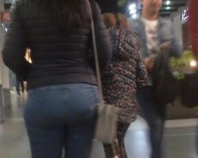 Milf with ass, tight jeans