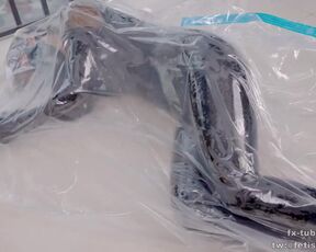 DOVE – Latex bodysuit on vacuum bag breathplay