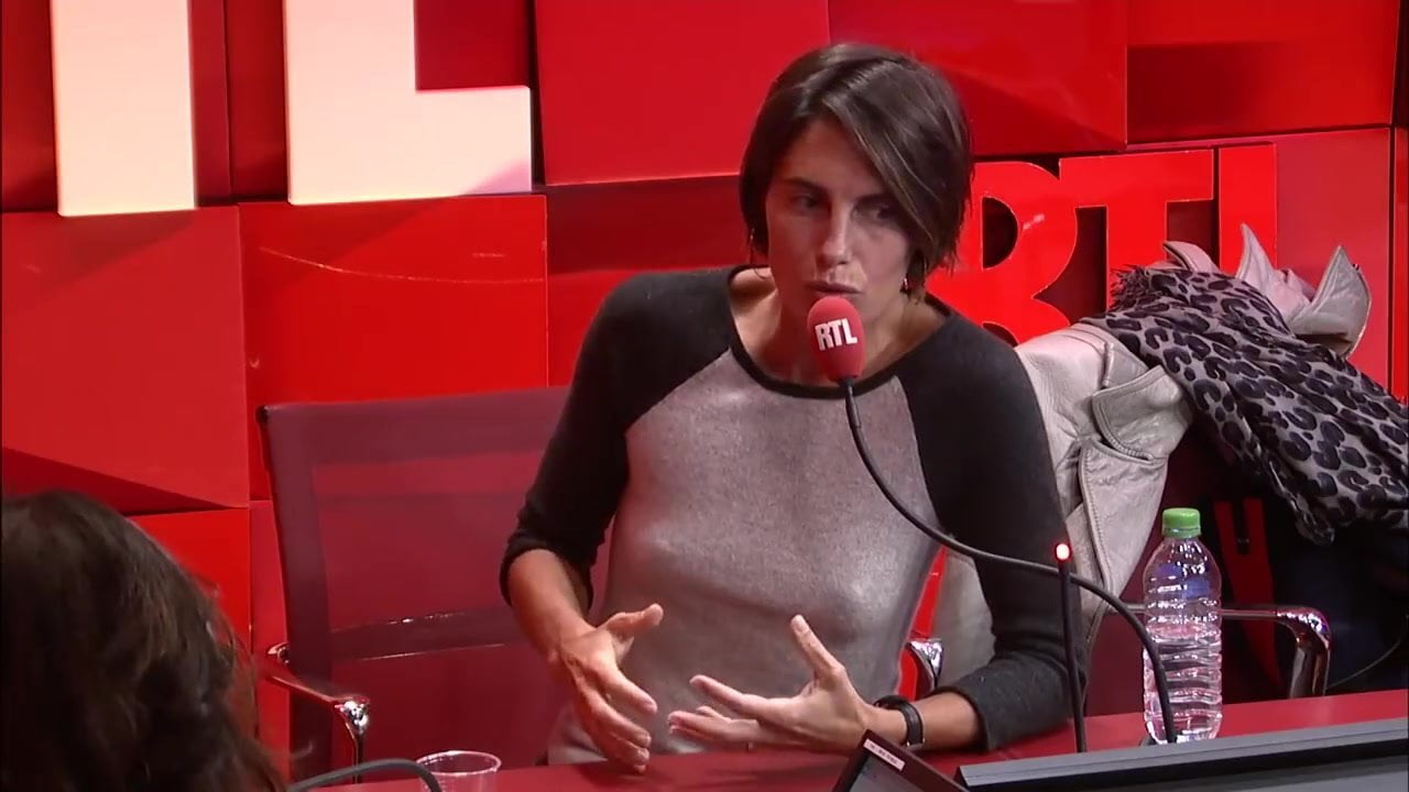 Alessandra Sublet Sans Soutif A La Radio Videosmutfreek