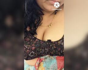 Desi Indian geetahousewife big natural boobs