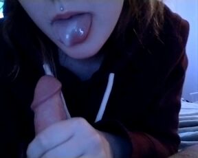 18 year old loves swallowing daddy's cum