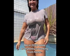 Milf with big tits ejoys herself in the pool