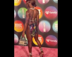 LOLA BLACK XXX AT XBIZ MIAMI ON THE RED CARPET