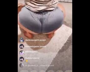 @Peachy_Twerk needs some Well-Deserved Backshots